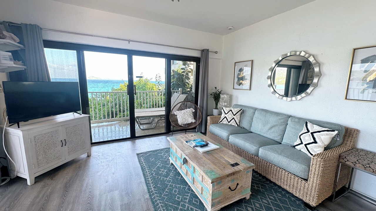 Photo of Livingroom in Estate Smith Bay