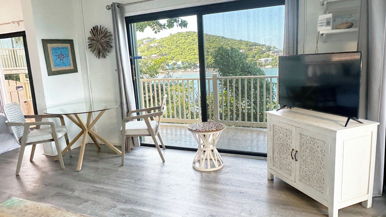 Photo of Livingroom in Estate Smith Bay