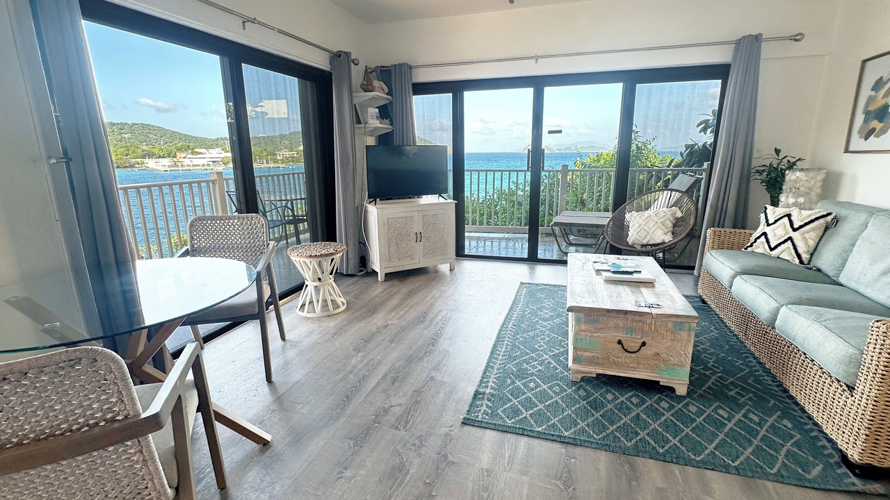 Photo of Livingroom in Estate Smith Bay