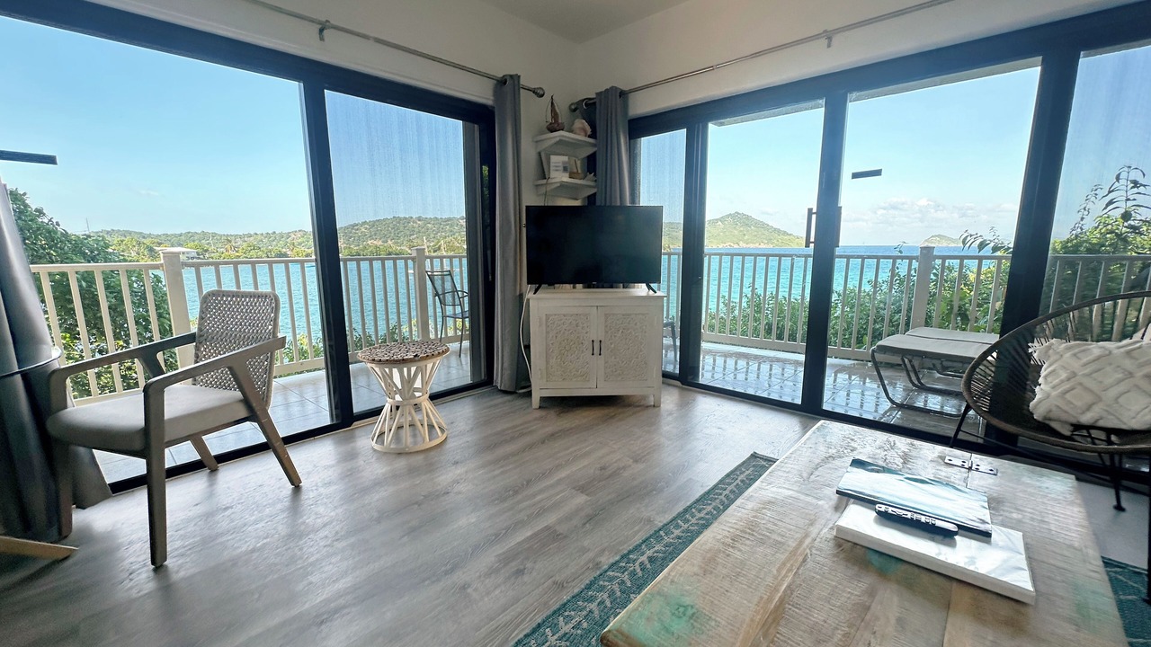 Photo of Livingroom in Estate Smith Bay