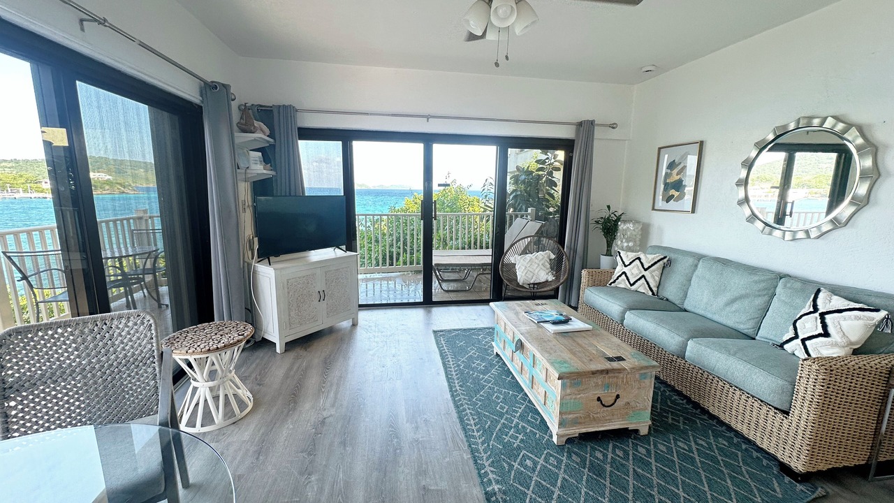 Photo of Livingroom in Estate Smith Bay