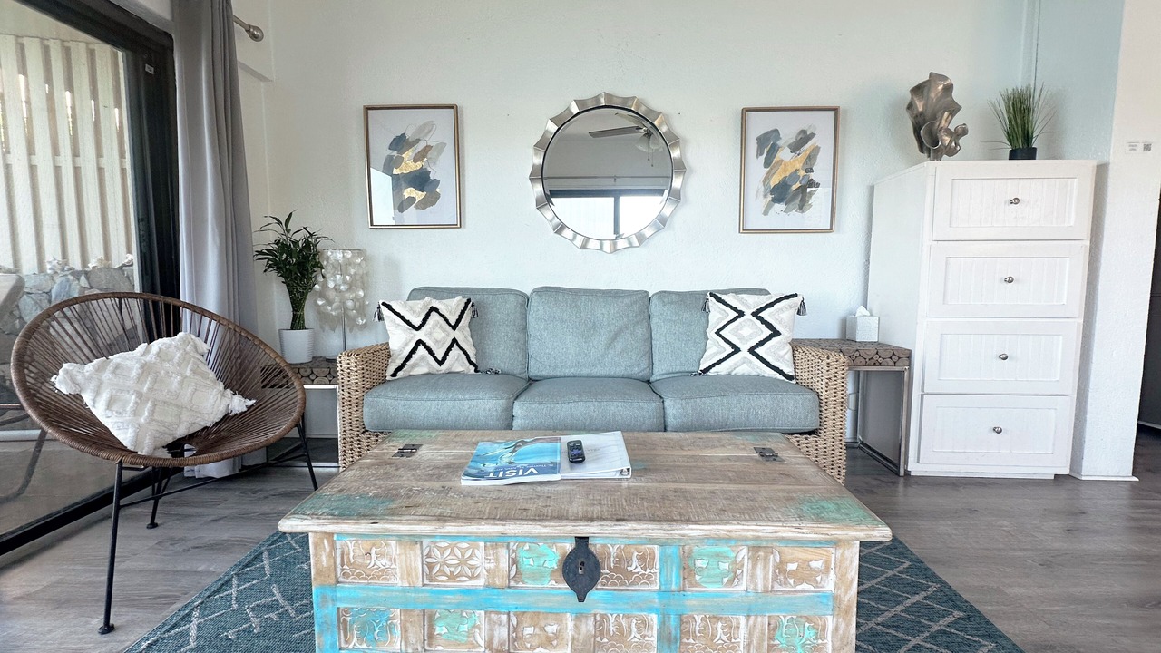 Photo of Livingroom in Estate Smith Bay