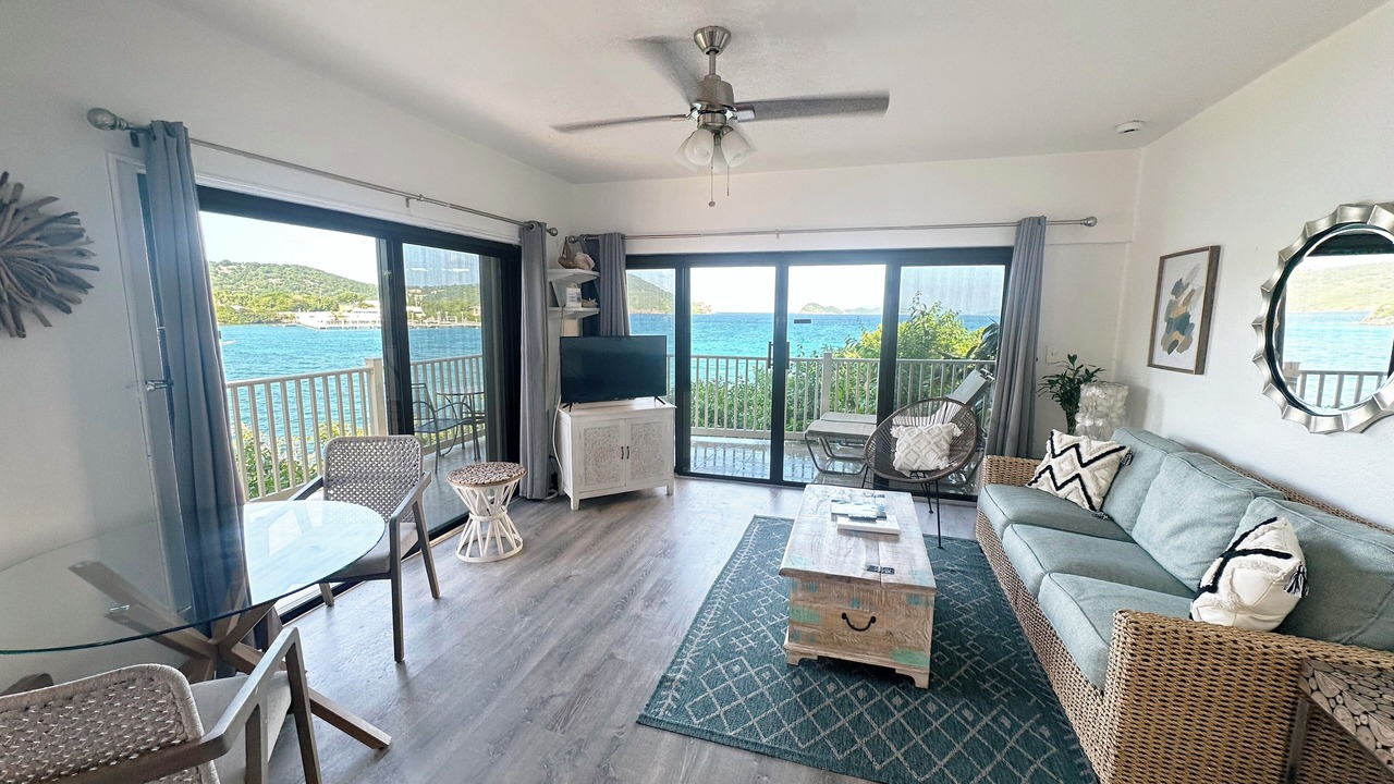 Photo of Livingroom in Estate Smith Bay