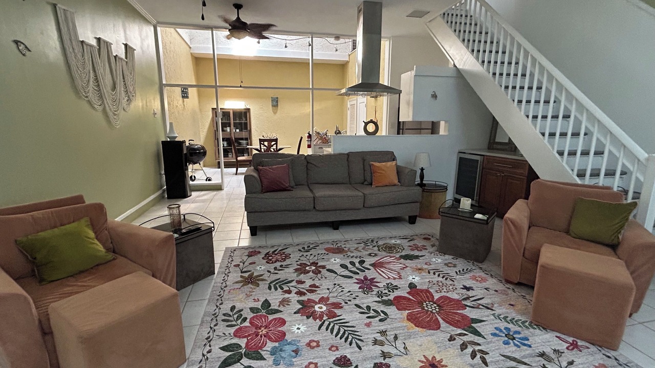Photo of Livingroom in Estate Hermon Hill