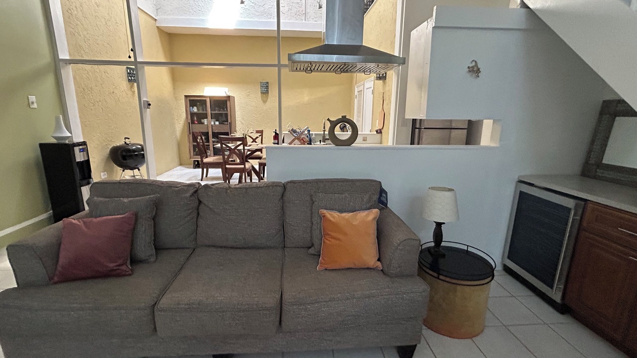 Photo of Livingroom in Estate Hermon Hill