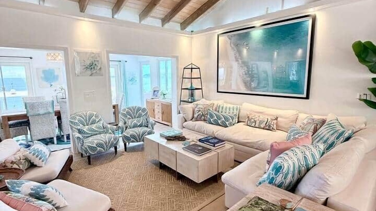 Photo of Livingroom in Estate Western Water Island