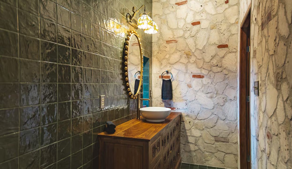 Photo of Bathroom in Estate East Street