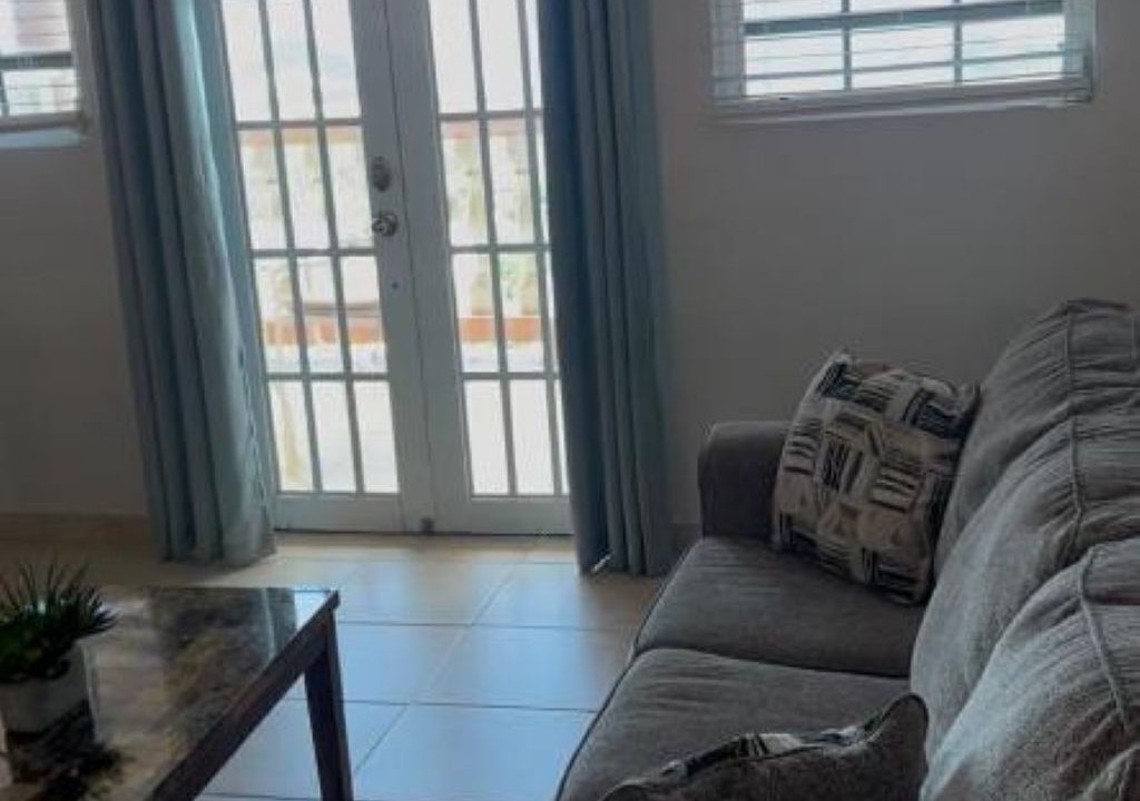 Photo of Livingroom in Estate Lower John Dunko