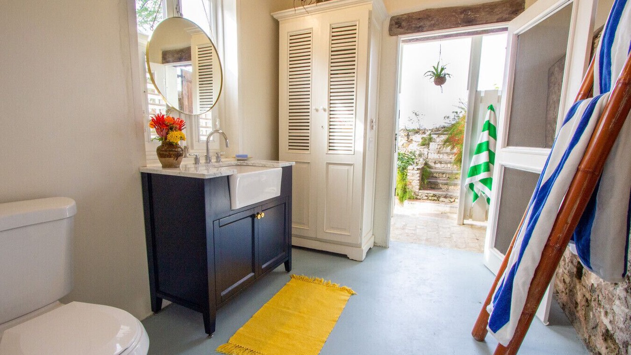 Photo of Bathroom in Estate East Street