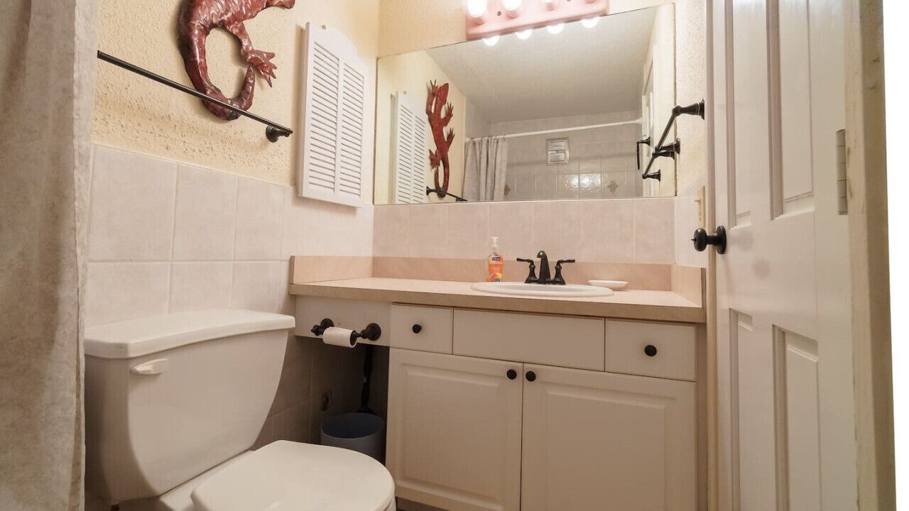 Photo of Bathroom in Estate Golden Rock