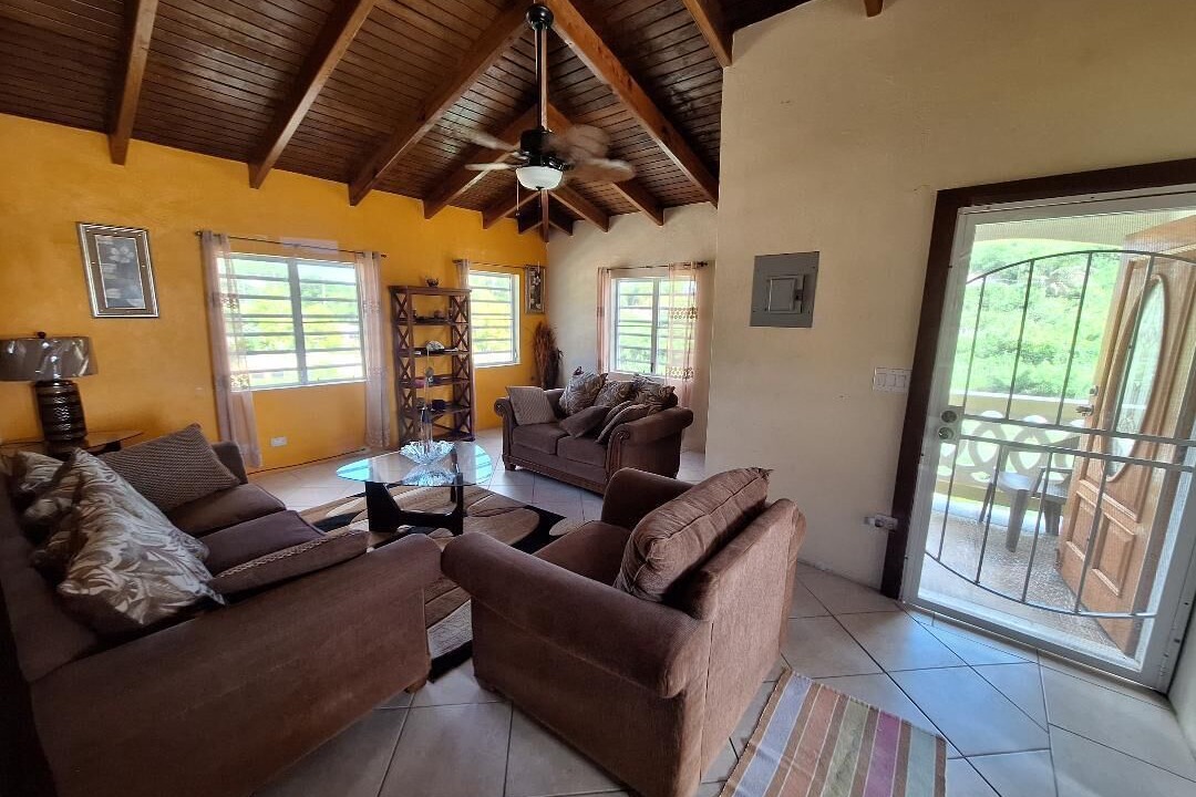 Photo of Livingroom in Estate Sion Hill
