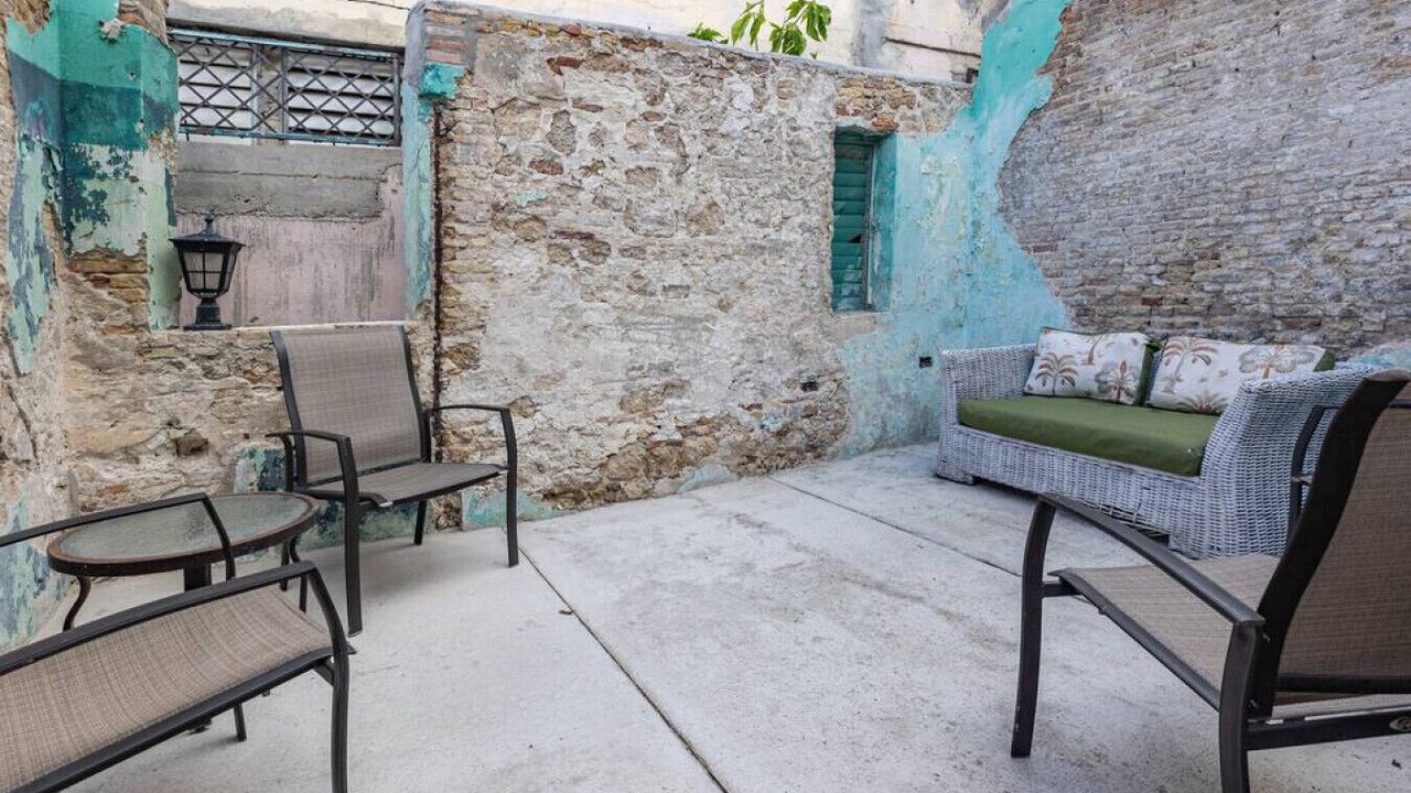 Photo of Patio Balcony in Estate East Street