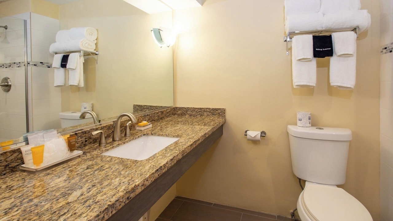 Photo of Bathroom in Estate East Street