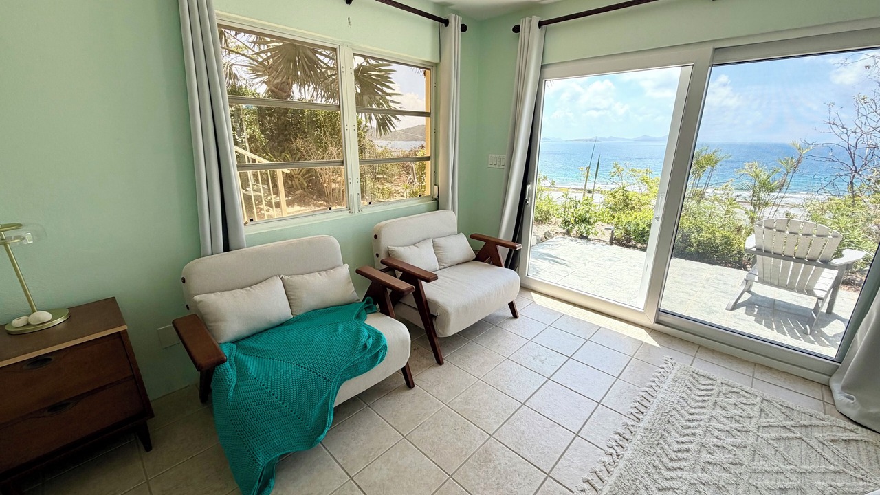 Photo of Livingroom in Johnson Bay
