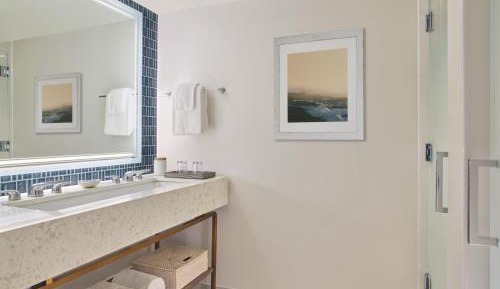 Ground Floor, Ocean View, Guest Room, 1 King, Sofa Bed and Balcony