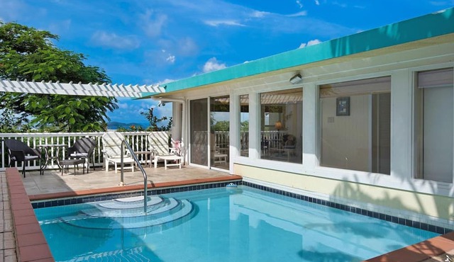 Private Pool villa. Walk to Sapphire Beach